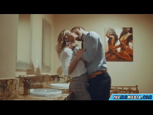 ❤️ Nalika pirang semok seduces sampeyan ing toilet umum ❌ Porno ing kita% jv.shufflesex-com.ru% ❌